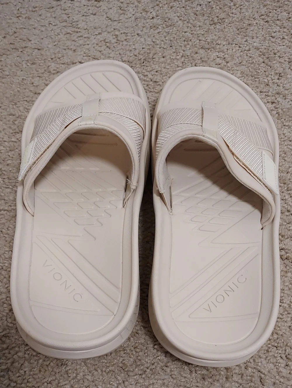 Vionic Slides In Cream( Size 8)
